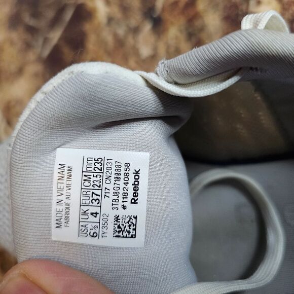 Reebok women's classic running gray shoes size 6.5.     192 - Picture 11 of 11